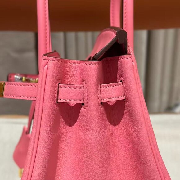 Classic Hermes Bag: A Stylish and Versatile Choice for Elegance - Picture 5 of 6